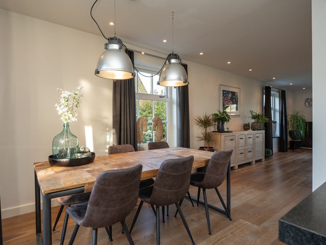 Oost 56, Oosterend