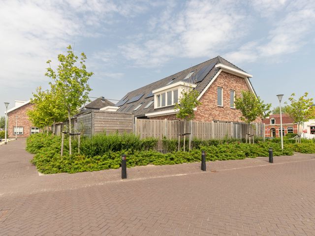 Dokter Stapenséastraat 24, Leimuiden