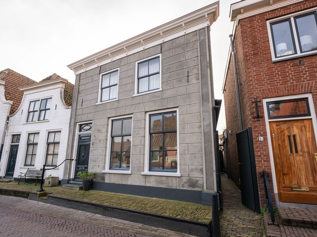 Warmoesstraat 4, Den Burg