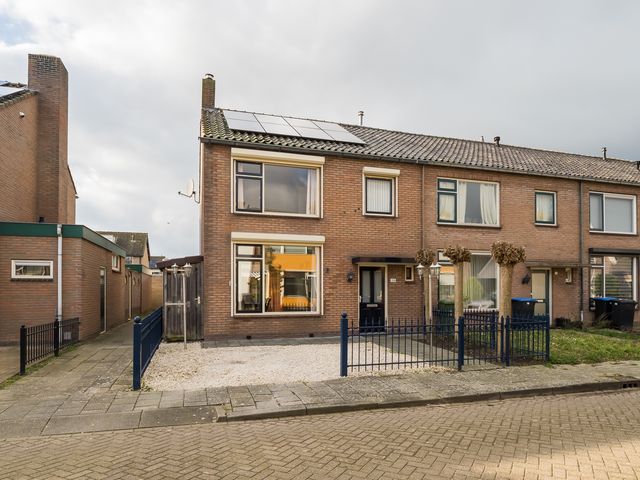 Lijsterbeslaan 13, Herwijnen