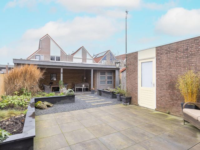 Cypres 70, Hoorn