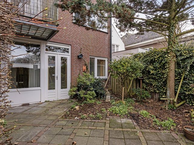 Burgemeester van der Klokkenlaan 25, Waalwijk