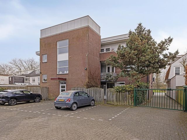 Burgemeester van der Klokkenlaan 25, Waalwijk