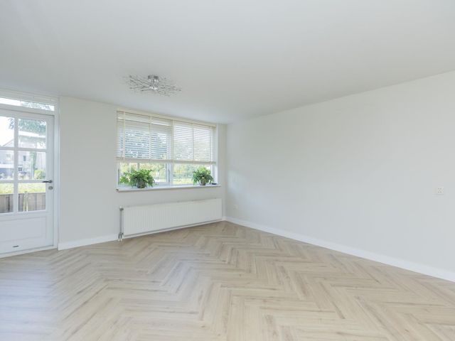Volkerak 28, Brielle
