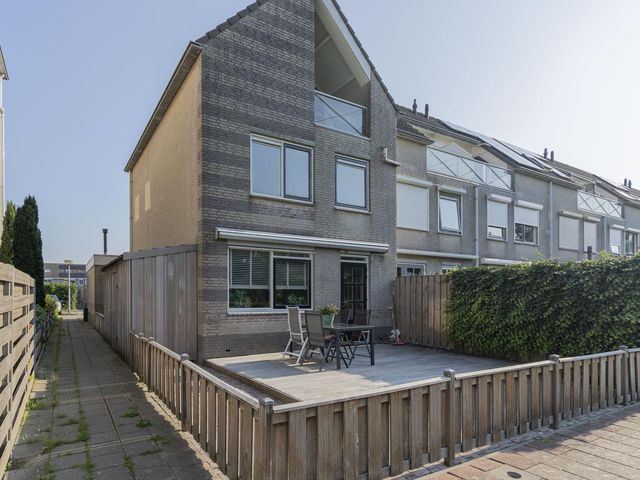 Volkerak 28, Brielle