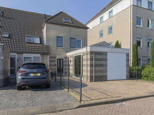Volkerak 28, Brielle