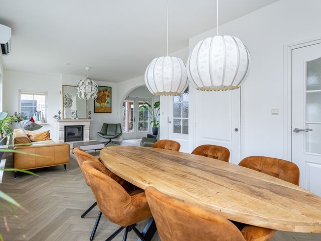 Zuiddijk 24, Oude-Tonge
