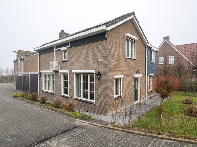 Zuiddijk 24, Oude-Tonge