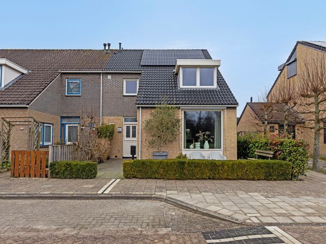 Amazonestraat 11, Luttelgeest