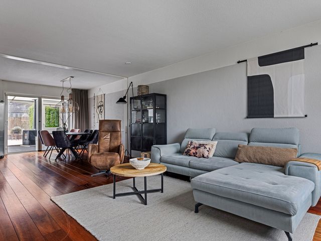 Amazonestraat 11, Luttelgeest