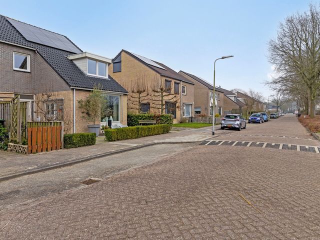 Amazonestraat 11, Luttelgeest