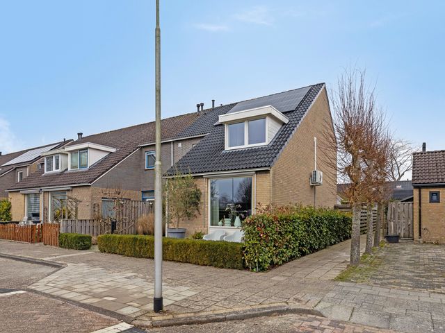 Amazonestraat 11, Luttelgeest