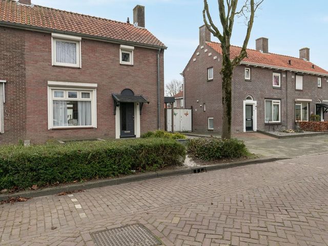 Burgemeester Molstraat 8, Gilze