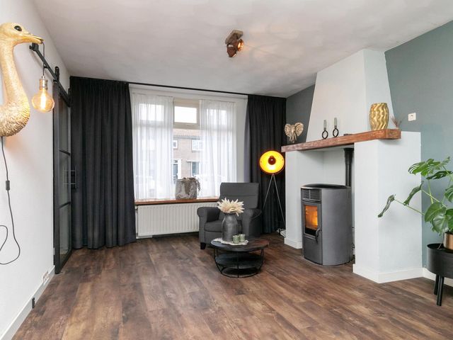 Burgemeester Molstraat 8, Gilze