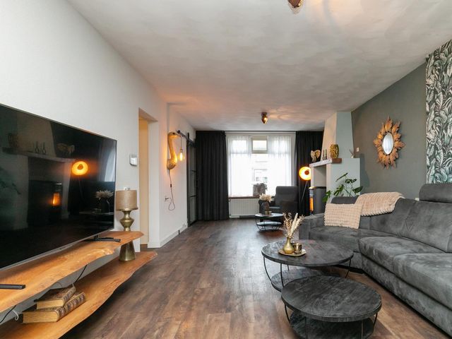 Burgemeester Molstraat 8, Gilze