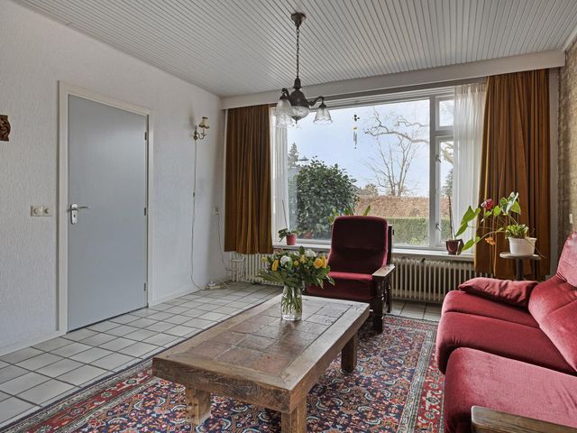 Burgemeester van Erpstraat 32, Berghem