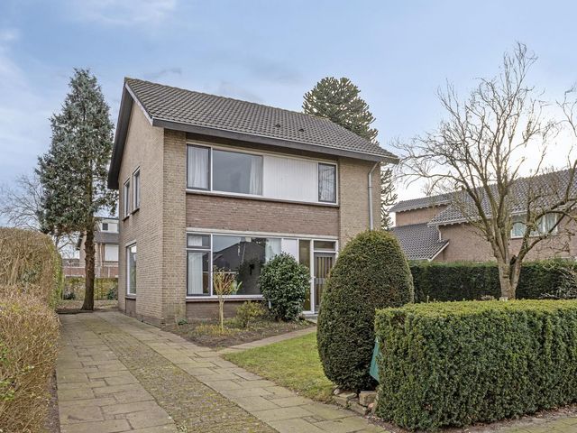 Burgemeester van Erpstraat 32, Berghem