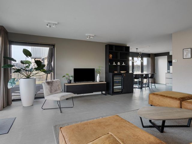 Oesterdam 303, Tholen