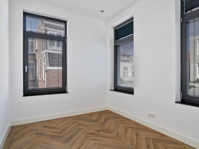 Fahrenheitstraat 12, Den Haag