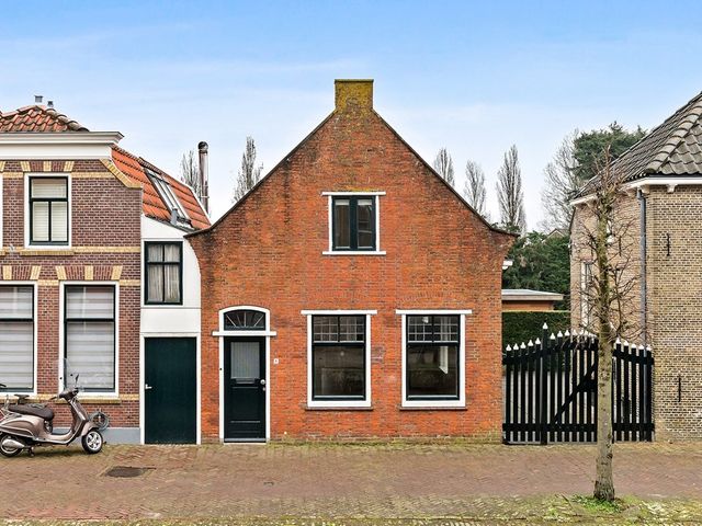 Burg van der Lelijkade 6, Maasland