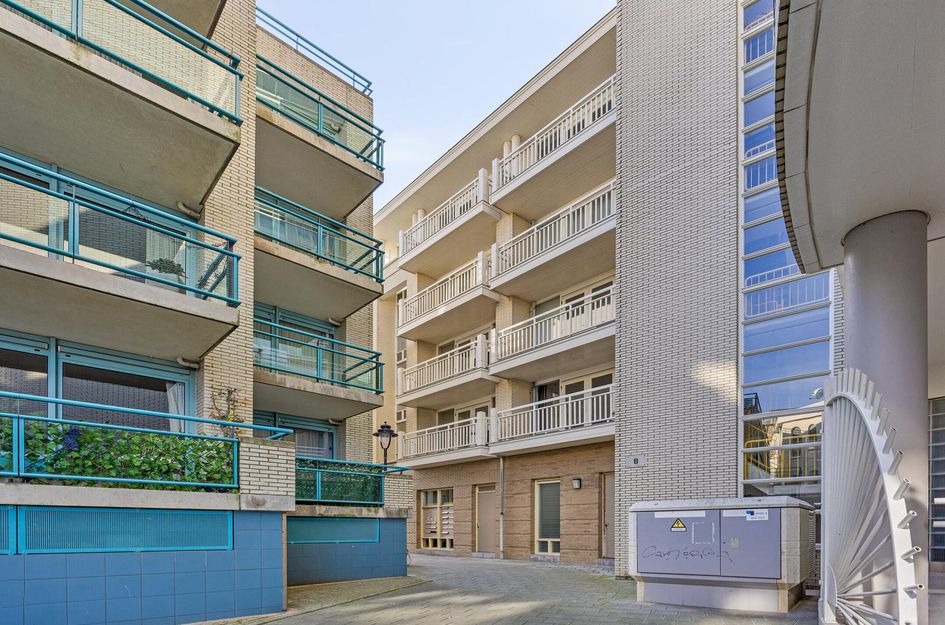 Parallel Boulevard 15A