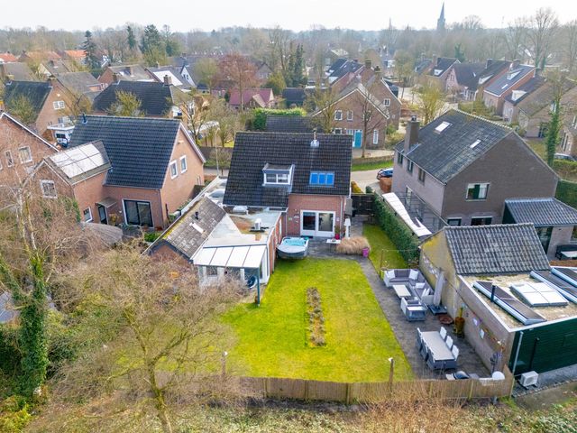 Donkbeemd 33, Lage Mierde