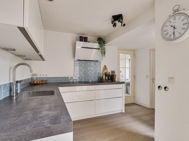 Biezengors 64, Puttershoek