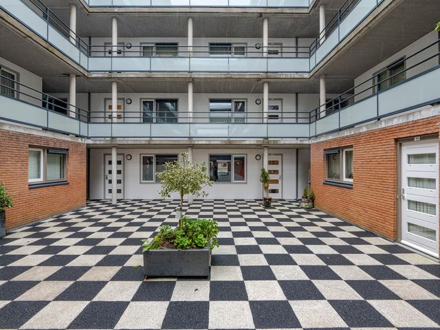 Zanglijsterstraat 15, Rotterdam