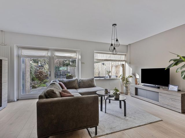 Barietdijk 18, Roosendaal