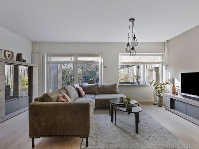 Barietdijk 18, Roosendaal