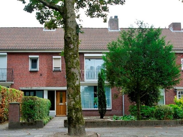 Margrietstraat 8, Rijen