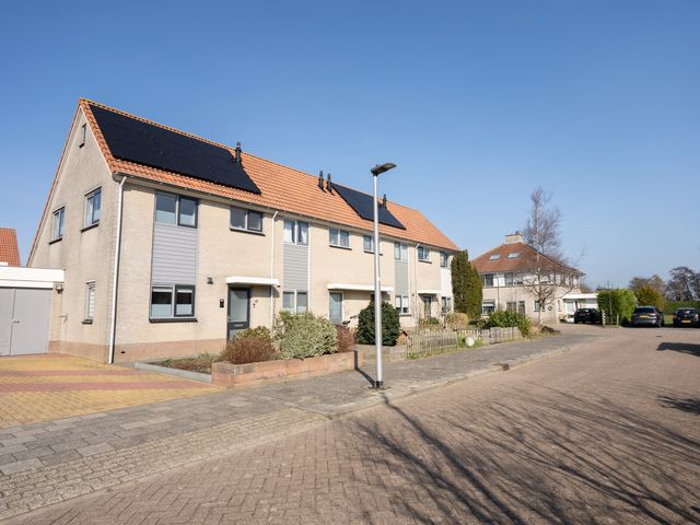 Waardwei 8, Den Burg