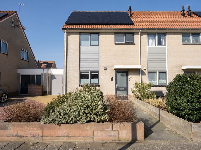 Waardwei 8, Den Burg