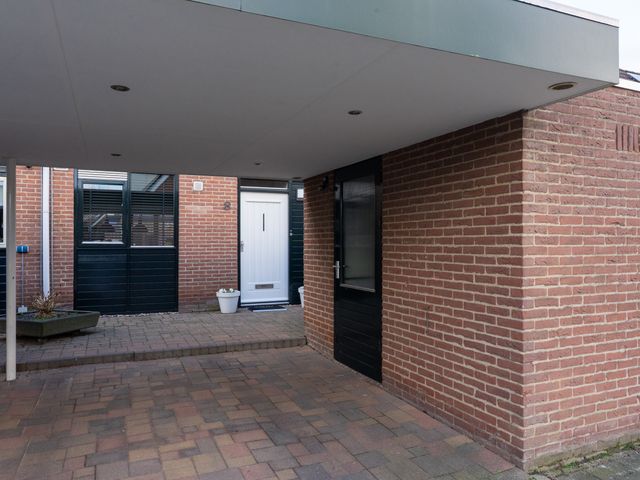 Kraaiekamp 8, Elst