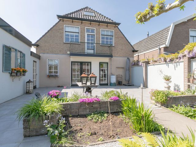 Noordeinde 175, Roelofarendsveen