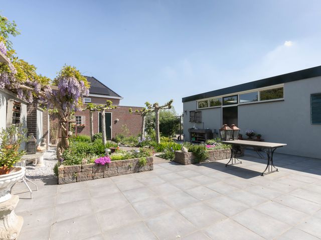 Noordeinde 175, Roelofarendsveen