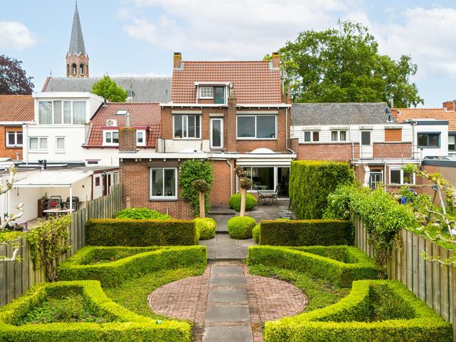 Plein 42, Zaamslag