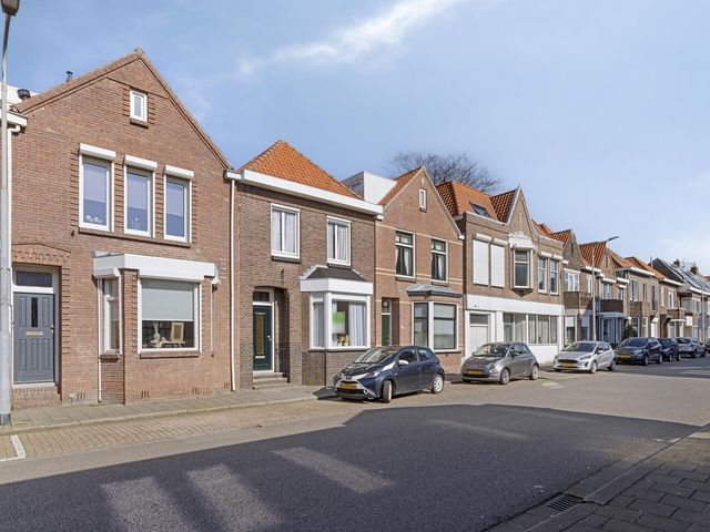 Burgemeester Geillstraat 42, Terneuzen