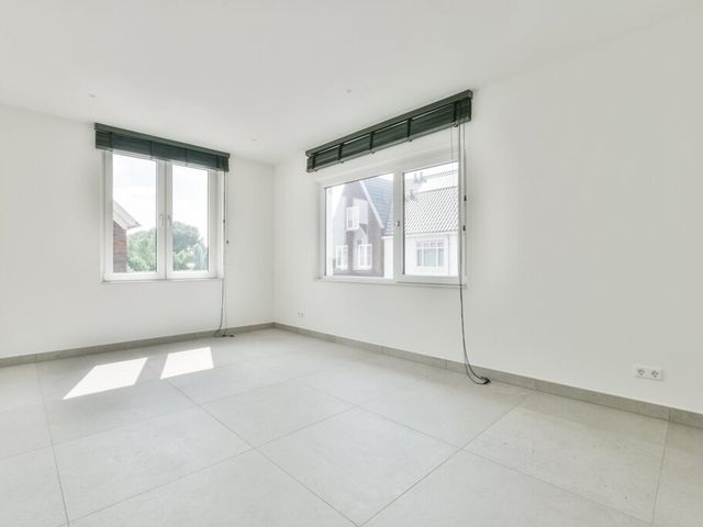 Knobbelzwaan 121, Uithoorn