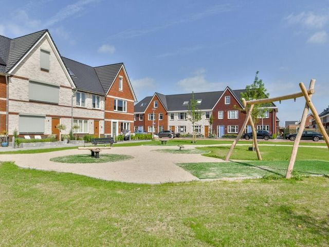 Knobbelzwaan 121, Uithoorn