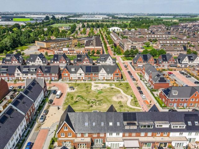 Knobbelzwaan 121, Uithoorn