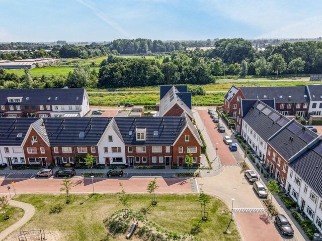 Knobbelzwaan 121, Uithoorn