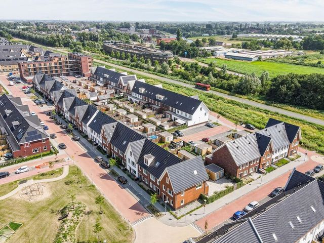 Knobbelzwaan 121, Uithoorn