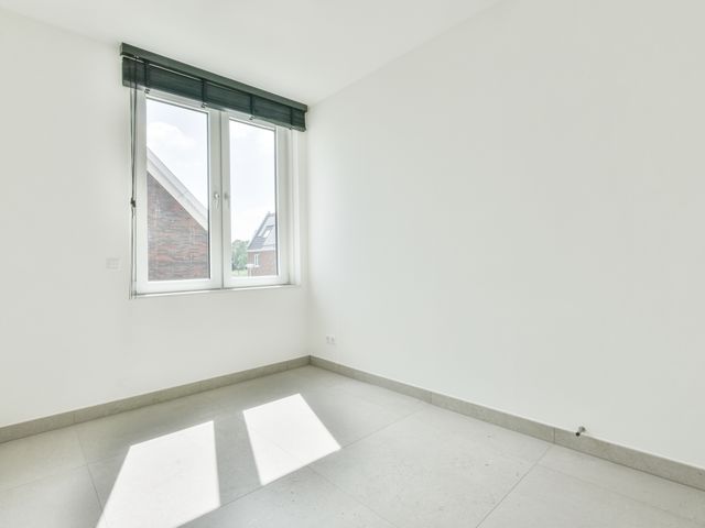 Knobbelzwaan 121, Uithoorn