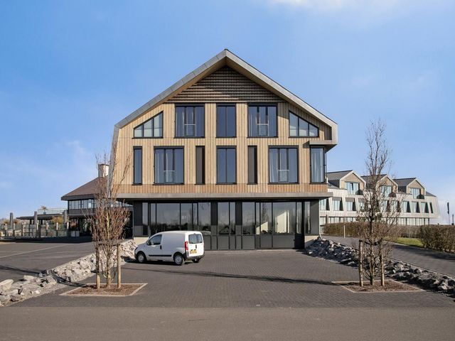 Oesterdam 25b, Tholen