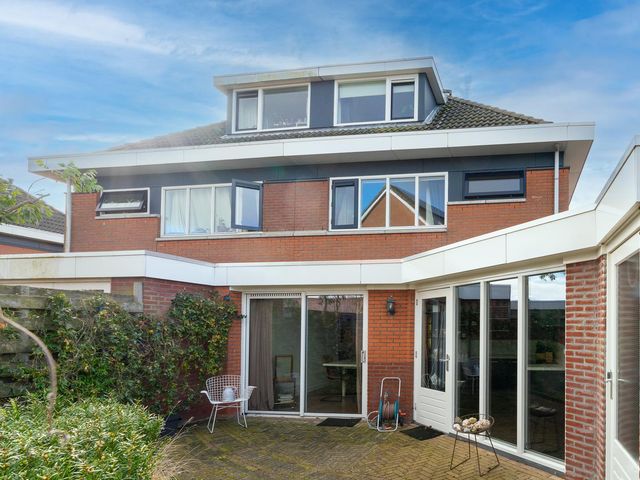 Zuider Kadijk 66, Enkhuizen