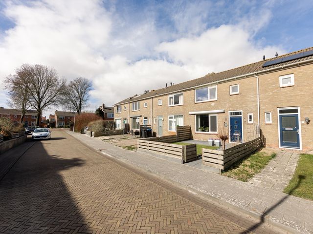 Blazerweg 7, Makkum