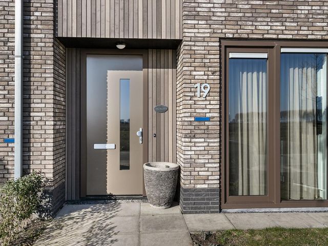 Apollovlinder 19, Terneuzen