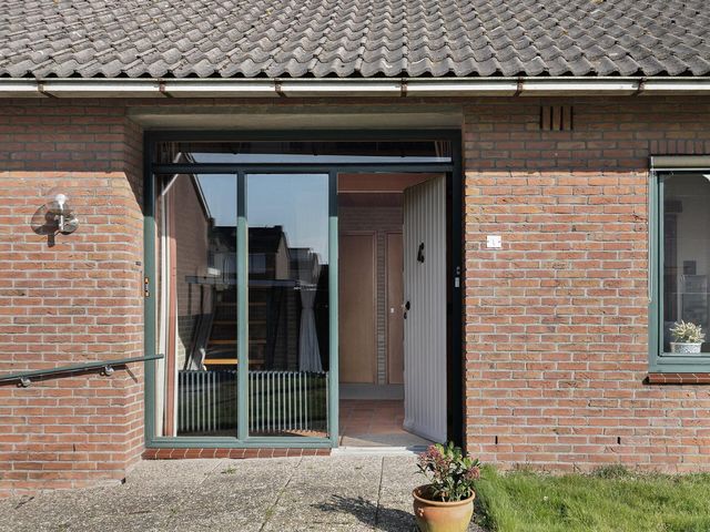 Reaumurstraat 1, Terneuzen