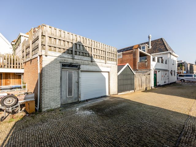 Plein 5, Makkum